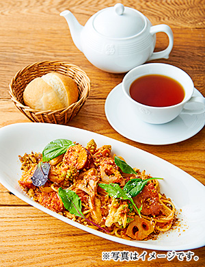 11-アフタヌーンティースモークベーコンとゴロゴロ野菜のトマトクリームソースパスタ_tea