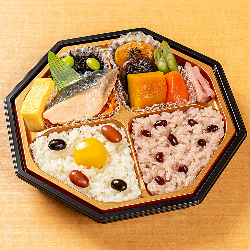 04-鮭塩焼と煮物の八角弁当